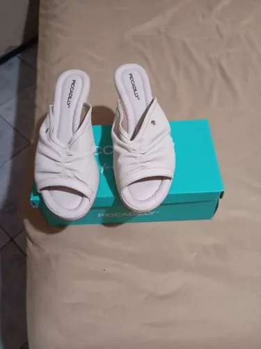 Vendo sandália PICADILLY Anabela na cor nude nova 39 40