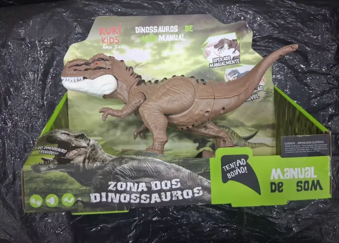 Dinossauro de brinquedo com som