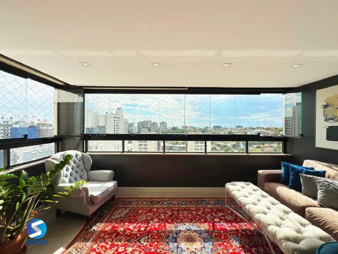 Apartamento de 3 suítes com 3 vagas, 136 m2 próximo ao Shopping Iguatemi.