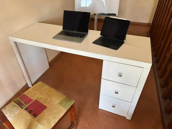 Mesa para escritório home office ou penteadeira com 3 gavetas