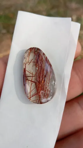 Gema de Quartzo Rutilado Vermelho Lapidado (Cabochão para Joias / Coleção)