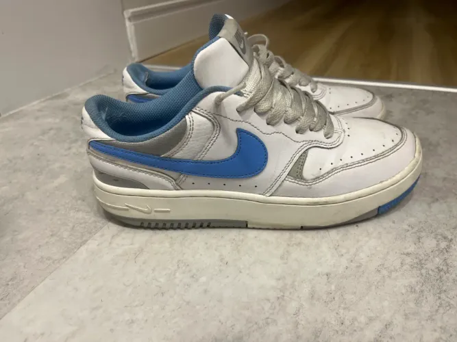 TENIS NIKE USADO