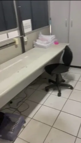 Mesa grande de escritório para botar preço