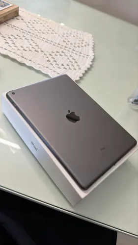 iPad 9ª Geração 64GB Wi-Fi Space Gray, Completo na Caixa, Sem Marcas de Uso