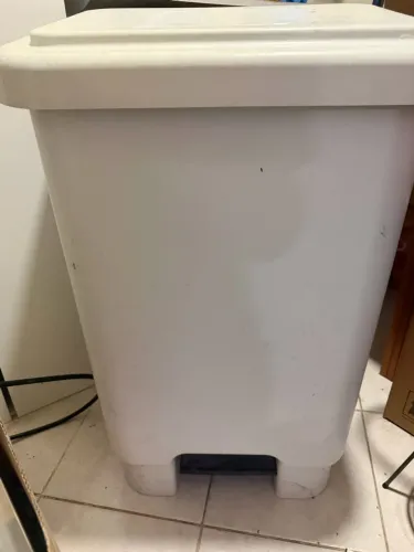 Lixeira grande branca, lixo infectante ou normal de 100 litros - 82 cm de altura