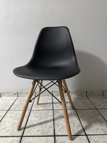 Cadeira Charles Eames Eiffel Preta (Estilo DSW)