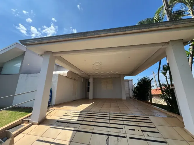 Casa em Condomínio Fechado | 3 Dormitórios (1 Suíte) | Lazer Completo | Zona Leste