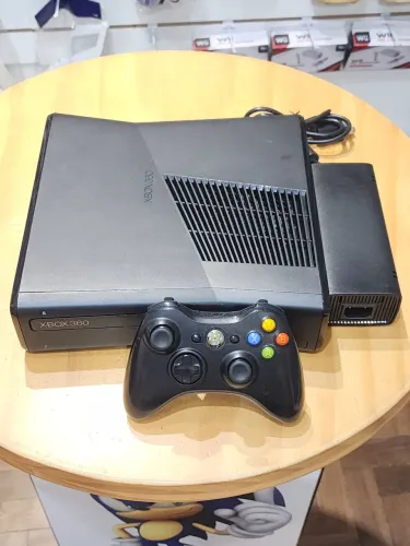 Xbox 360 slim 320gb com 1 controle original