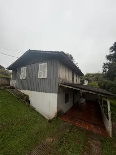 Aluga-se: 2 Casas em Amplo Terreno -Ótima Oportunidade com Desconto para Reforma!