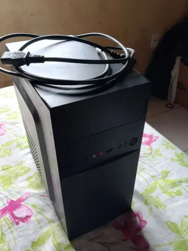 Vendo CPU, semi nova com nota fiscal
