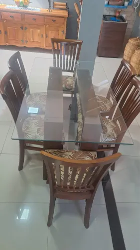 Mesa com 6 cadeiras 