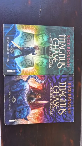 LIVRO MAGNUS CHASE E OS DEUSES DE ASGARD - DUAS EDIÇÕES