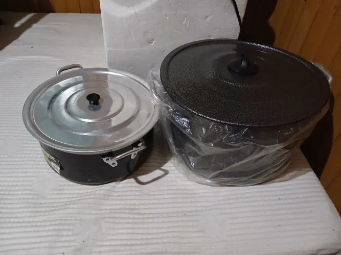 2 panelas 30 litros 40 litros baixa bom pra arroz feijoada extrogonof vatapa por 250$