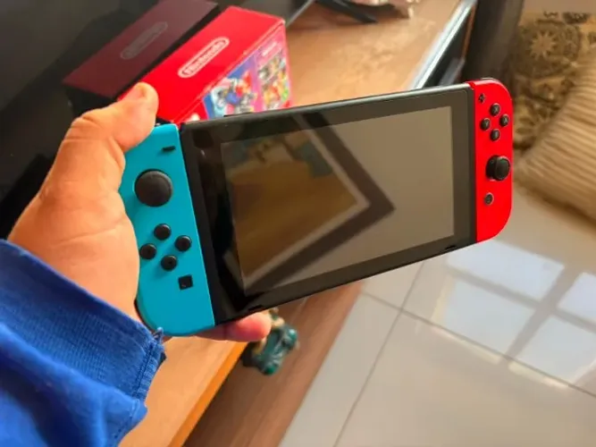 Nintendo Switch 1 Completo + jogo Pokémon Scarlet (mídia física)