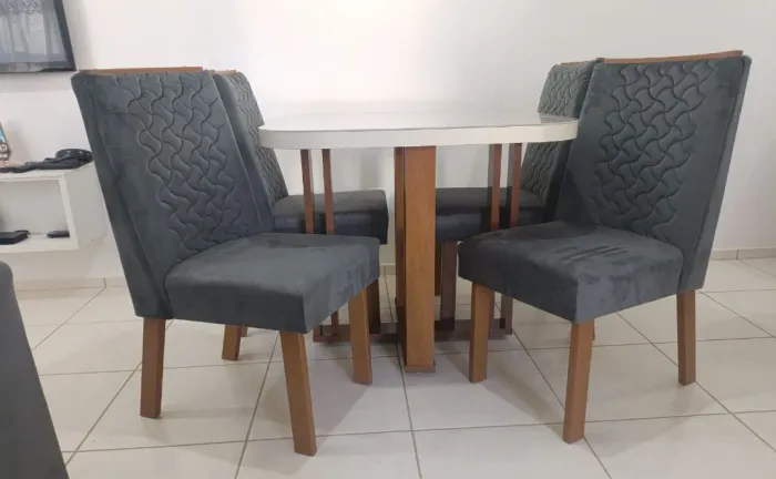 Mesa de jantar Lorena com 4 cadeiras 100% MDF
