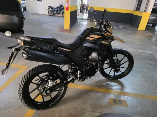 Yamaha Lander 250 com rodas de magnesio e pnes sem camara.