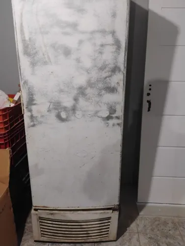 vendo freezer vertical 560L