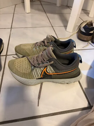 Tênis Nike React
