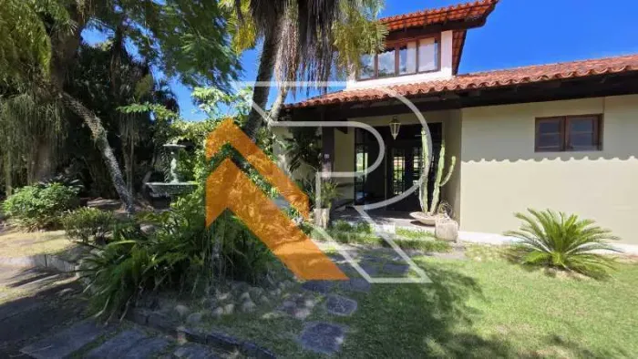 Aluguel de casa em condomínio com 3 quartos, em Itaipu, Região Oceânica de Niterói - RJ