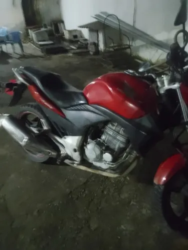 CB 300 a moto está atrasada não compensa colocar em dia