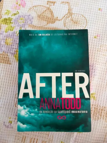Livros After e Coleção Isabela Freitas