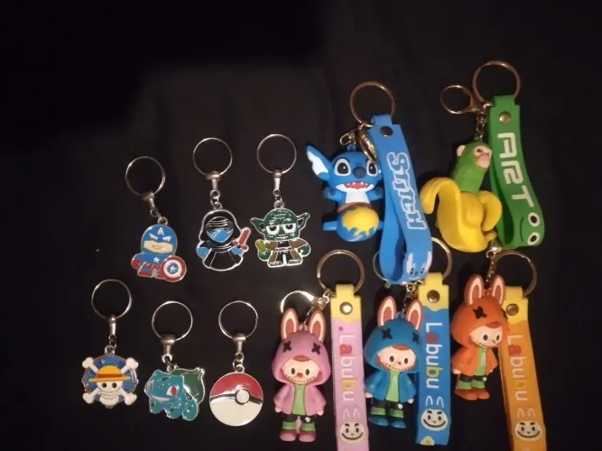 Lote com 11 chaveiros por 45,00