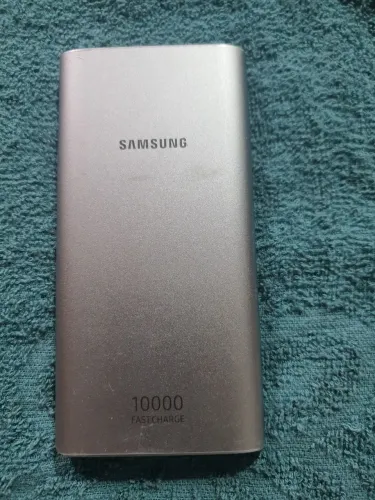 Carregador portátil Samsung. 
