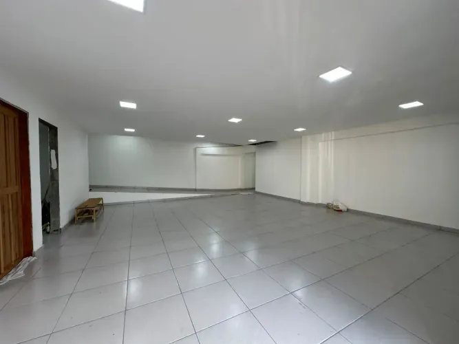 ALUGO Prédio Vieiralves com estacionamento 9 2 9 9 4 6 4 - 5 4 8 7