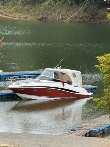Lancha Máxima 28 pés, 2 motores mercruiser 220 hp