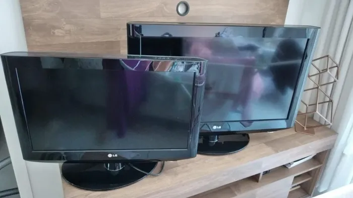 Combo 2 TVs LG