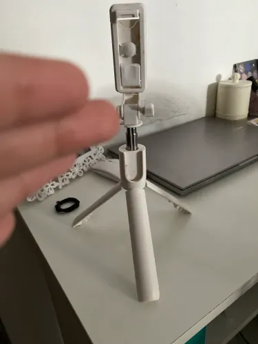 Suporte para celular e pau de selfie