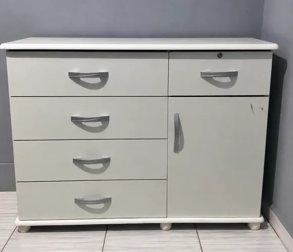 Cômoda branca 5 gavetas + 1 porta - Ótimo estado