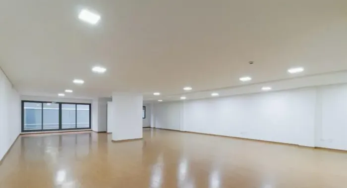 Locação - Oportunidade no Cabral: Estrutura 139 m2 amplo Conjunto comercial com Garden -