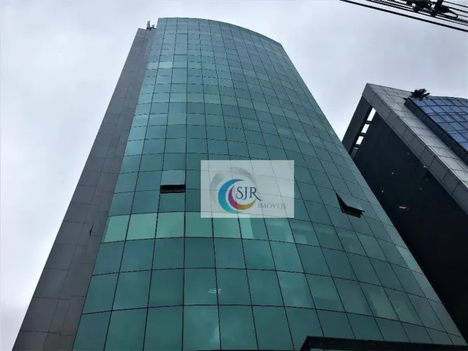 Conjunto comercial de 311 m² com 8 vagas