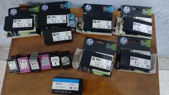 Kit com 14 cartuchos sendo 7 951 HP e 2 HP662 originais 4 HP664 reciclados e 1 HP 60 XL re