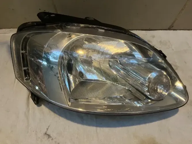 Farol direito Fox - foco simples engate Arteb