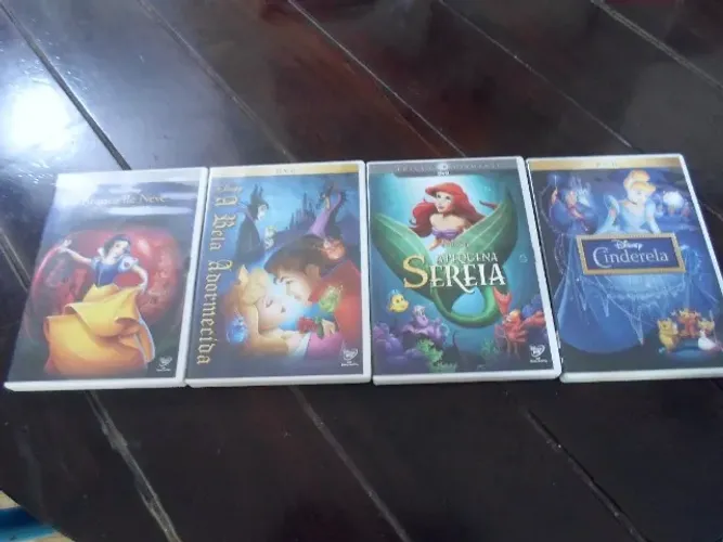 Vende-se lote de desenhos da Disney .