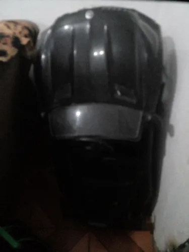 Vendo um carrinho elétrico infantil vai com controle