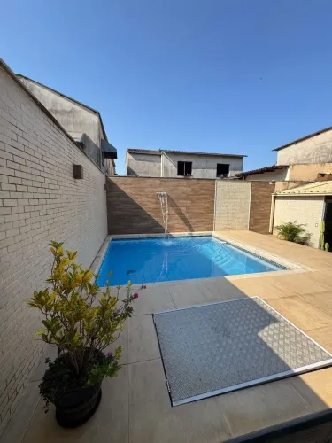 Casa duplex com 4 suítes, espaço gourmet, piscina e ponto para carro elétrico em Araçás