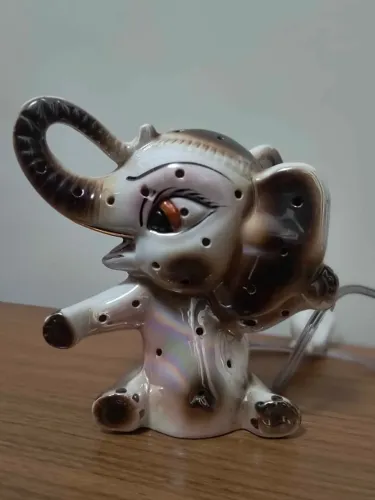Abajour luminária de porcelana anos 1970 elefante