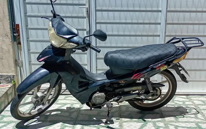 Moto cinquentinha R$ 1.600 funcionando (retirar Ponto Chic)
