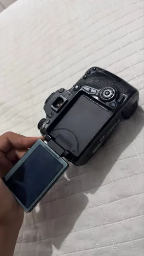 Vendo câmera Canon EOS 70D, pra quem quer iniciar na fotografia.