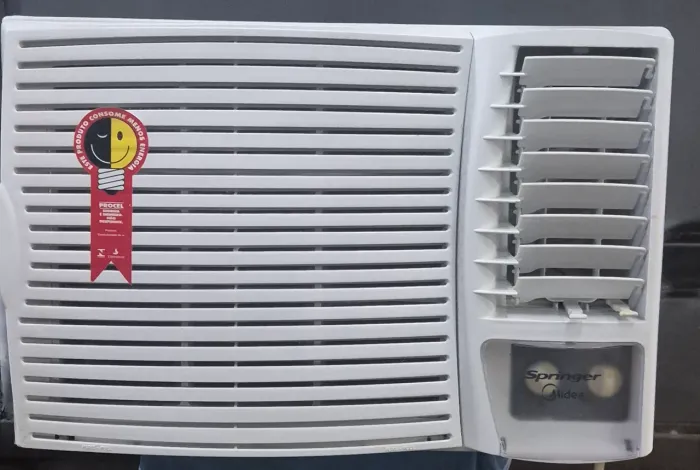 Ar condicionado spring midea 12 mil btus 220 volts pouquíssimo uso praticamente novo
