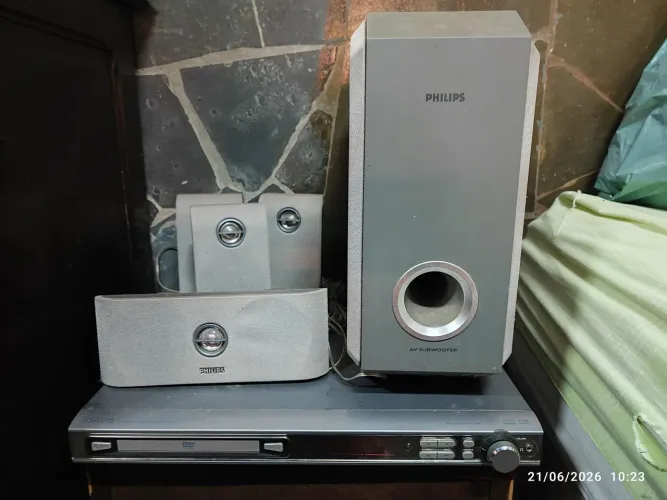Home Theater Philips Com DVD Player + Subwoofer E 3 Caixas