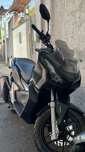 HONDA ADV 150 2025/2025 ? VERDE MILITAR ? ÚNICO DONO ? 9.000 KM