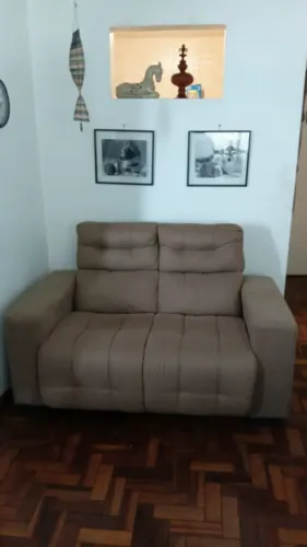 Sofa dois lugares cor castor velut