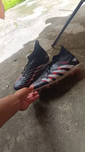 Chuteira Adidas 