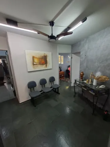 Aluga-se Sala Comercial de Frente com o Fórum Central