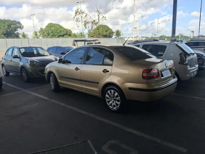 Volkswagen Polo Sedan 1.6 MI Total Flex 8V 4P 2005