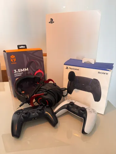 PlayStation 5 Digital Edition 825GB - Kit Completo com 2 Controles + Headset Gamer Kaidi